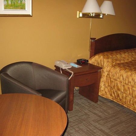 Hotel Matagami ภายนอก รูปภาพ