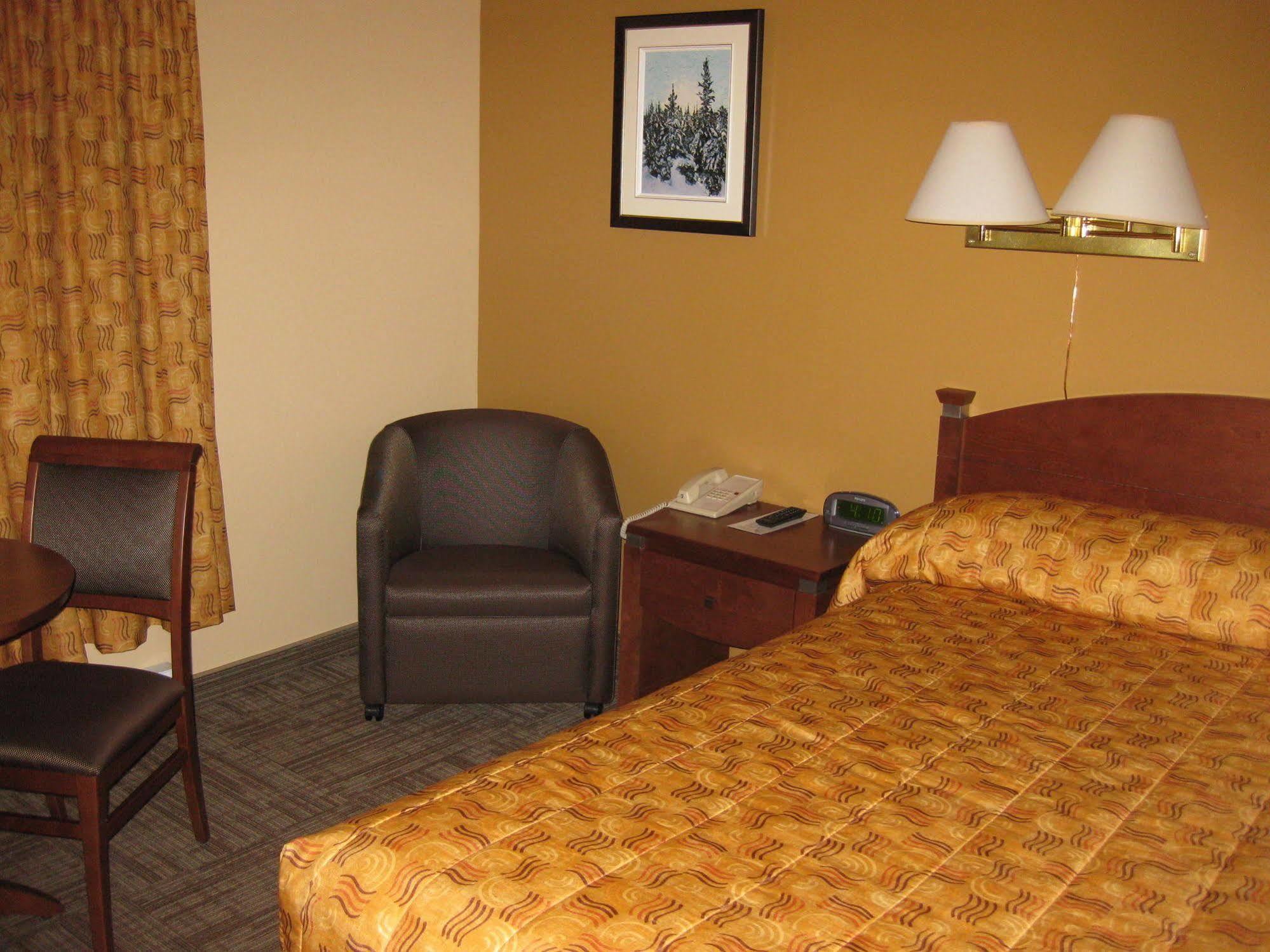 Hotel Matagami ภายนอก รูปภาพ