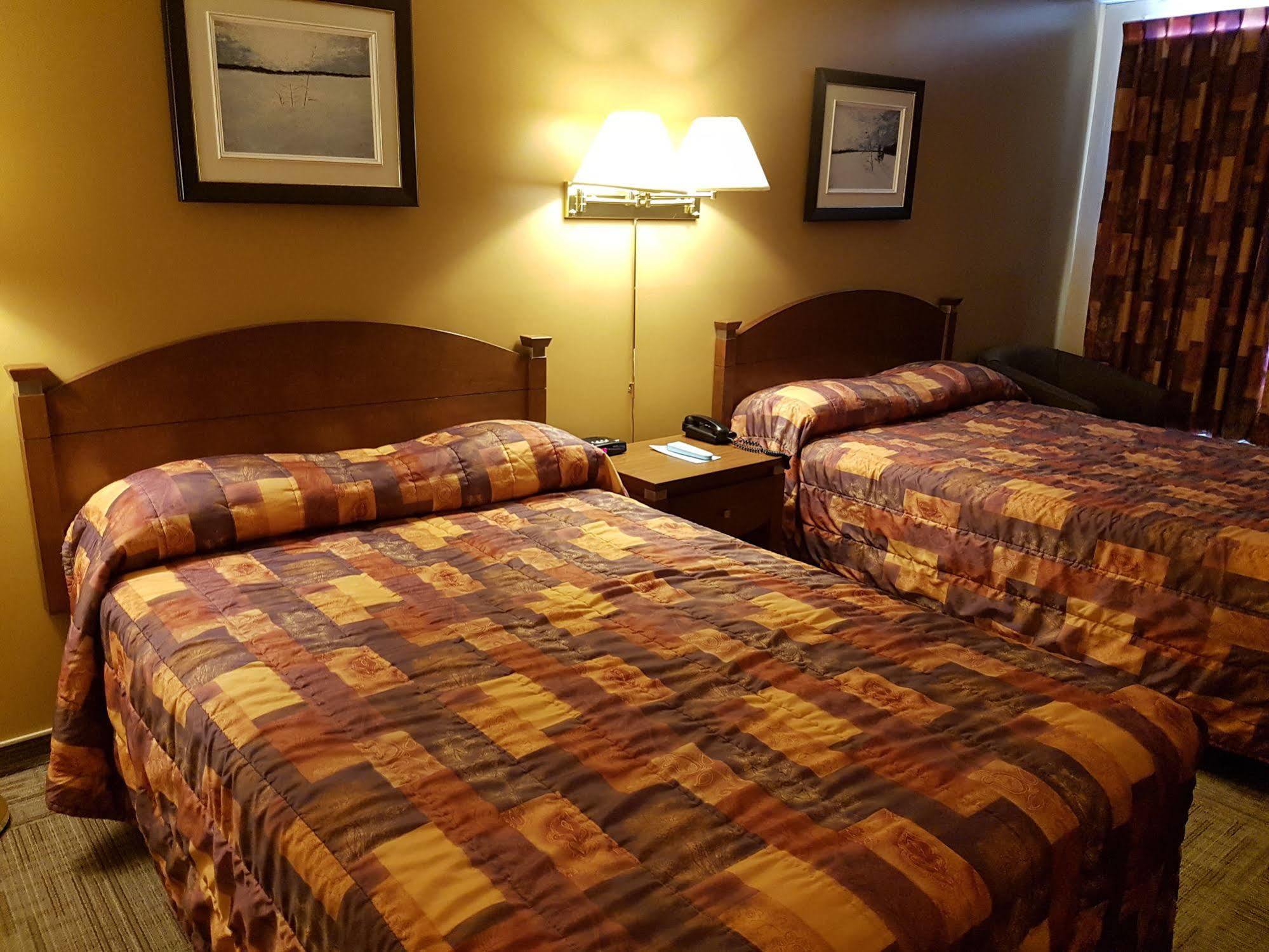 Hotel Matagami ภายนอก รูปภาพ